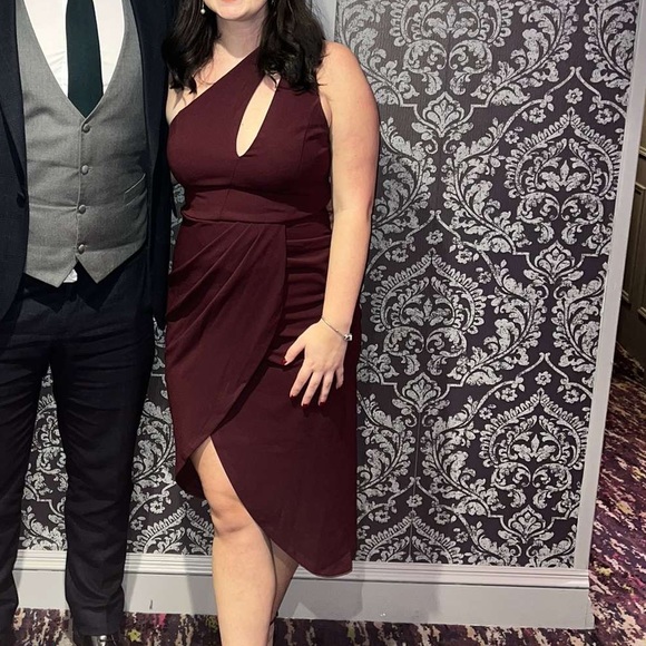 Red dress - Picture 2 of 2